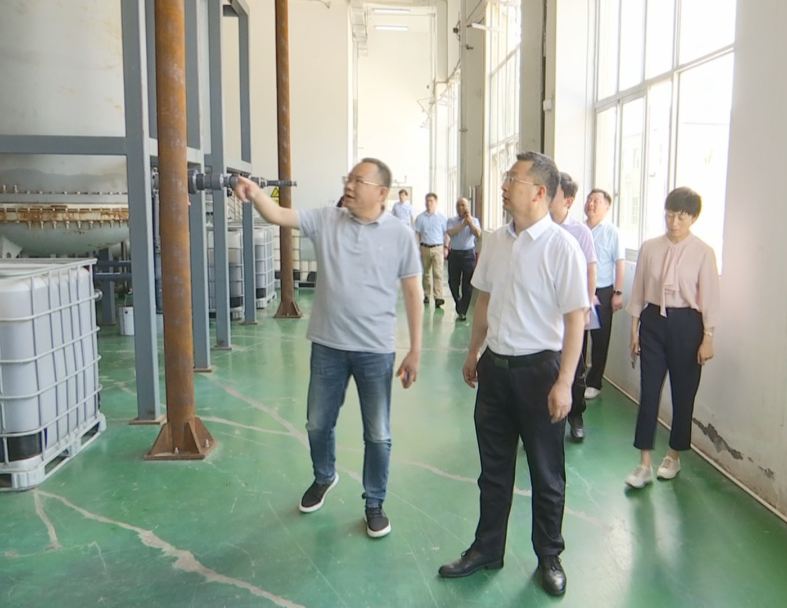 在陪同过程中,市、区领导了解到了优米娱乐有限公司官网首页下载从成立公司研发生物合成技术到现在拥有三座生产基地这十二年来的的发展历程,CEO秦永发对优米娱乐有限公司官网首页下载的生产现状及未来发展规划也作了详细说明。 在陪同过程中,市、区领导了解到了优米娱乐有限公司官网首页下载从成立公司研发生物合成技术到现在拥有三座生产基地这十二年来的的发展历程,CEO秦永发对优米娱乐有限公司官网首页下载的生产现状及未来发展规划也作了详细说明。